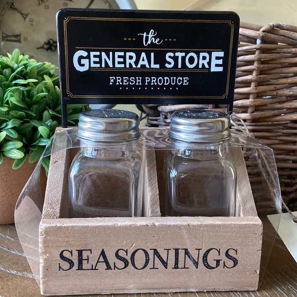 Other - Modern Farmhouse Rustic Wood Caddy Produce Stand Salt & Pepper Shaker Set